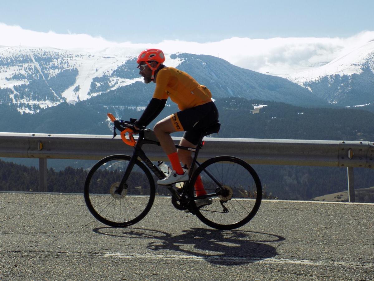 El Tourmalet: Jordi Badia, l’alcalde Calaf que fa la Volta amb bici per l’ictus