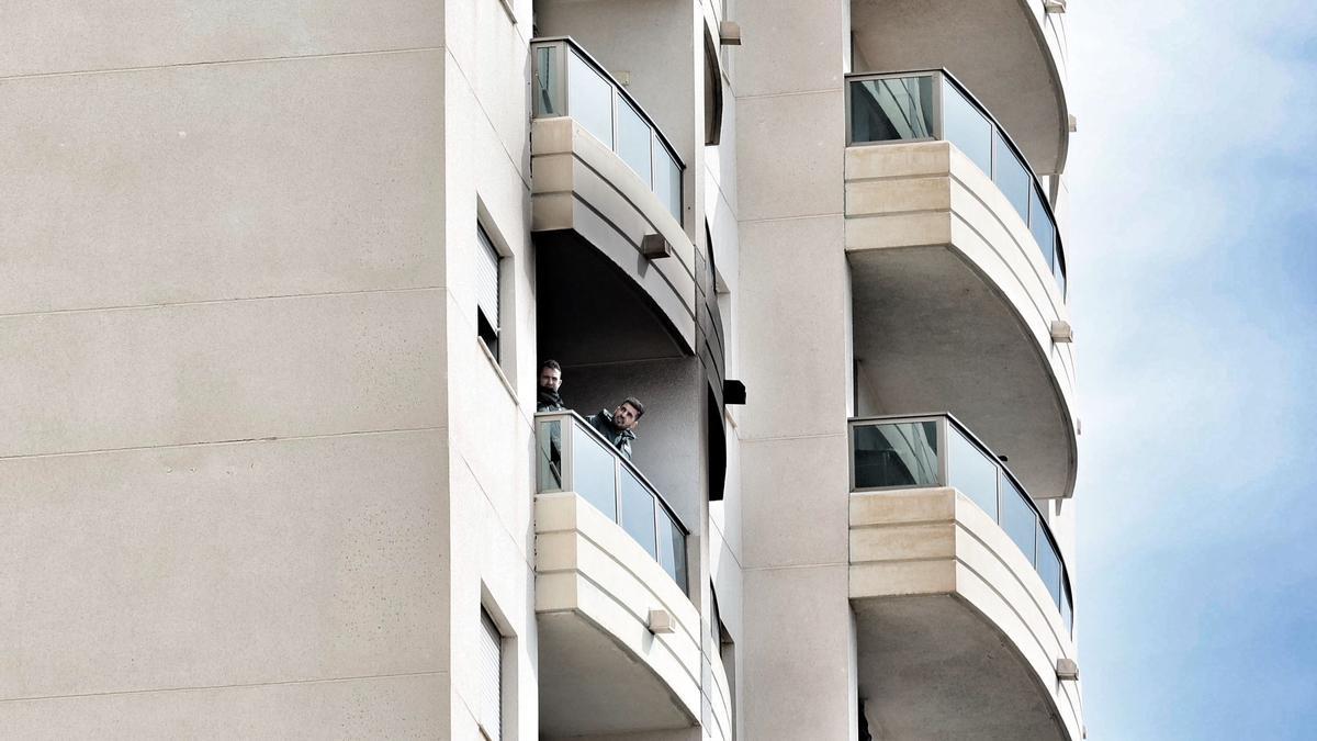 Así ha quedado el edificio de la avenida Mariners afectado por el incendio en La Vila Joiosa