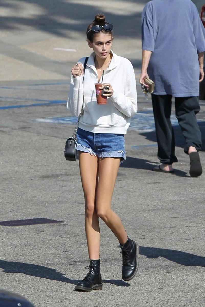 Kaia Gerber con look casual