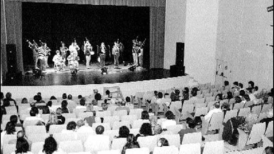 La música tradicional hace escuela en Mieres
