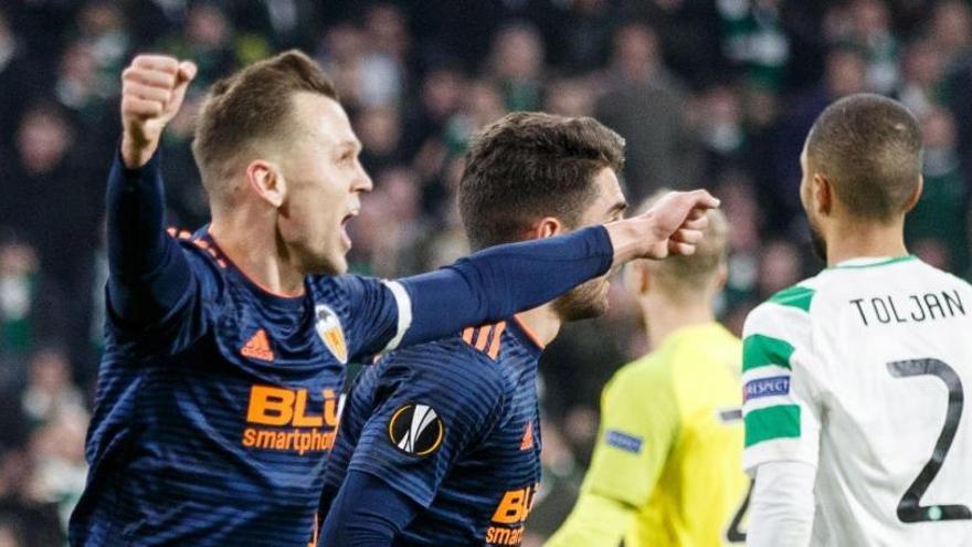 El Valencia allana el pase a octavos ante el Celtic en Glasgow