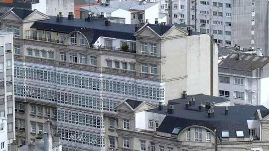 El edificio de la antigua sede de Fenosa, en el centro, en la calle Fernando Macías.