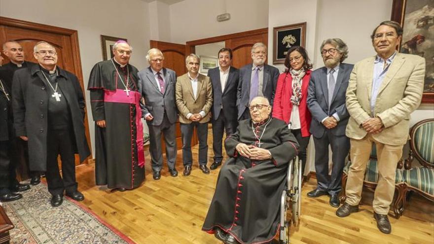 El arzobispo emérito recibe un homenaje por sus bodas de oro episcopales