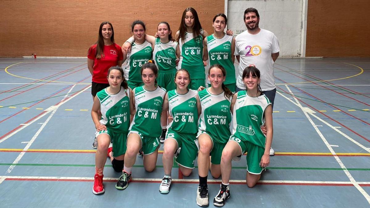 El equipo del Corazón de María - CD Zamarat posa para las cámaras