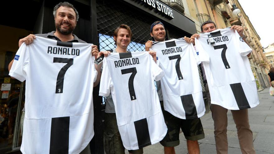 Molts seguidors de la Juve ja tenen la camiseta de Cristiano Ronaldo