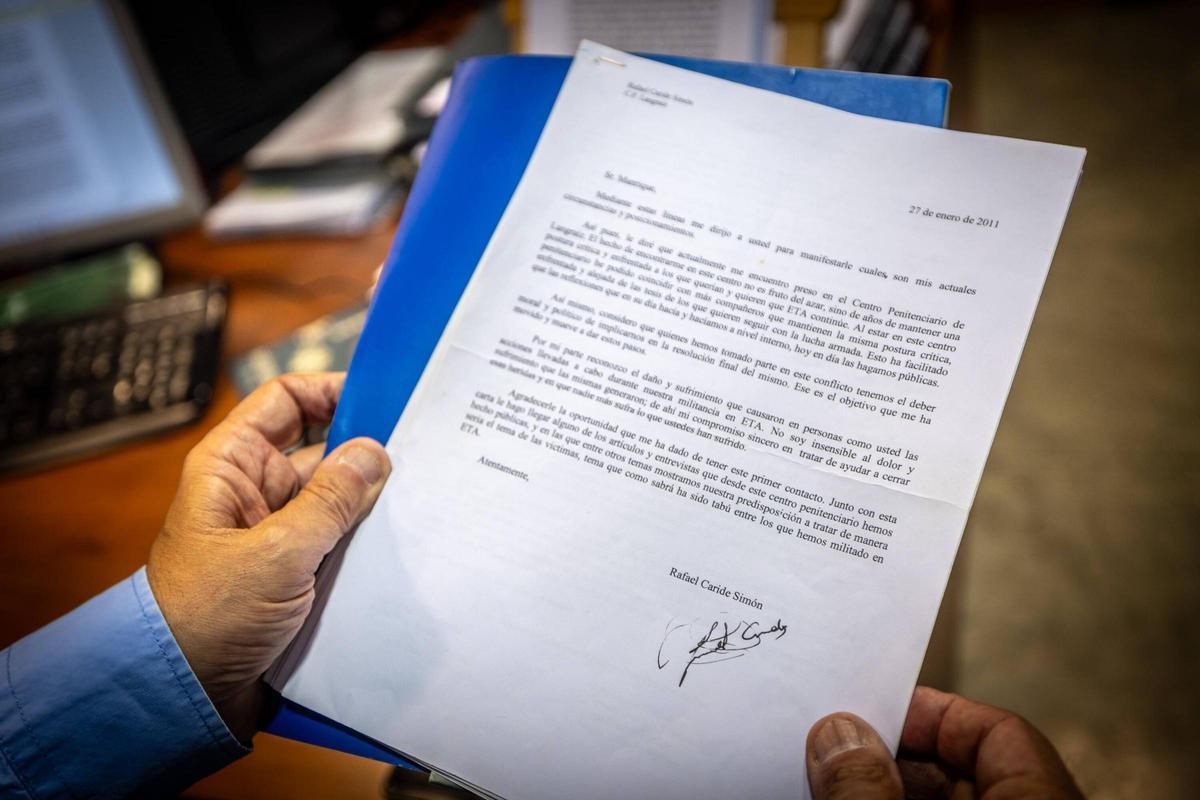 Carta de Rafael Caride Simón, uno de los autores del atentado de Hipercor, a Robert Manrique.