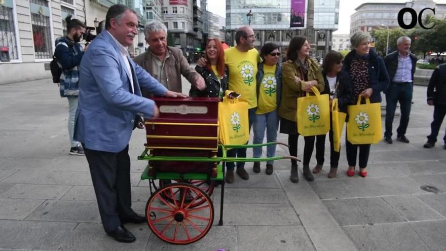 Alternativa dos Veciños hace campaña en A Coruña a ritmo de chotis