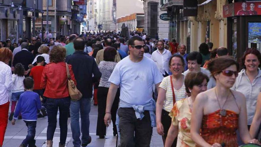 Santa Clara, llena de turistas y zamoranos, durante la tarde del Jueves Santo de 2014.