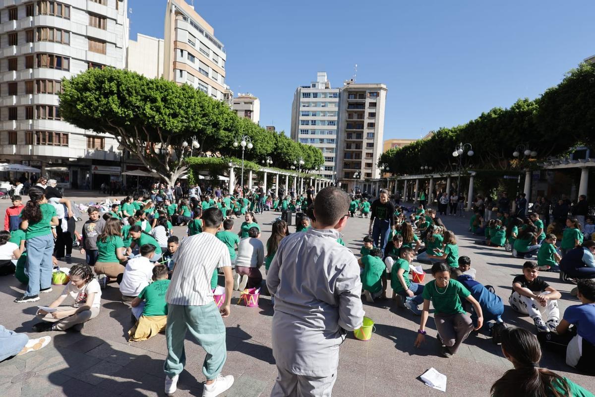 Uno de los momentos del ensayo desarrollado en la Plaza Mayor de Alzira.