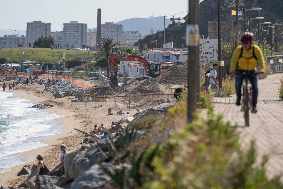 Obras y muy poca arena, la situación de las playas de Montgat al inicio de la temporada de baño