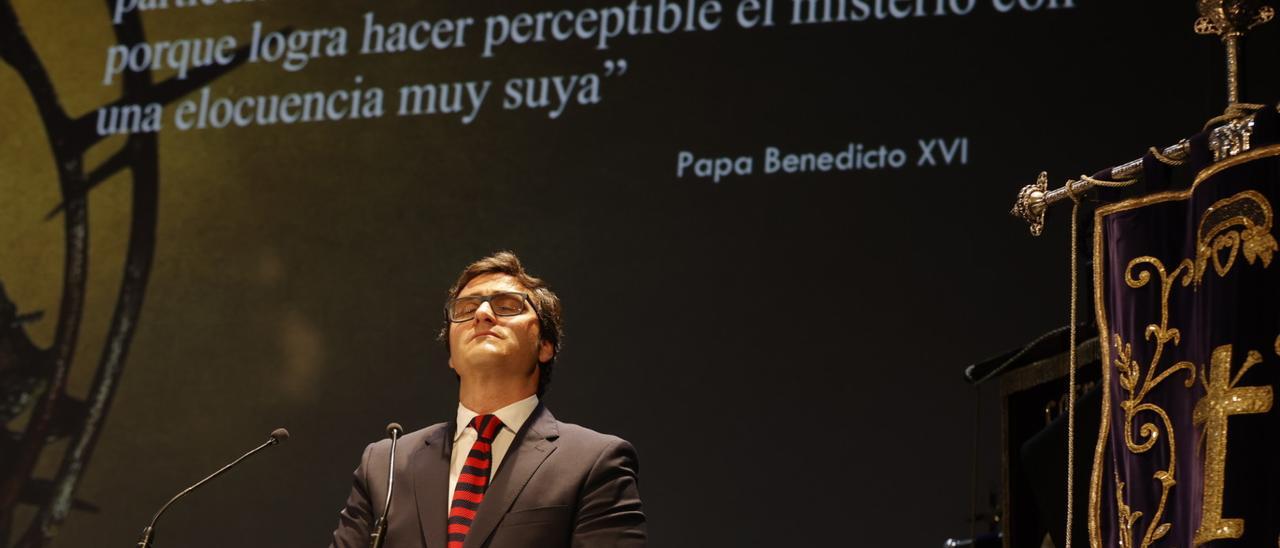 Prólogo de la Pasión. A nueve días del inicio de las procesiones, el Gran Teatro se ha empapado este jueves del sentimiento cofrade con el pregón de Jorge Suárez.