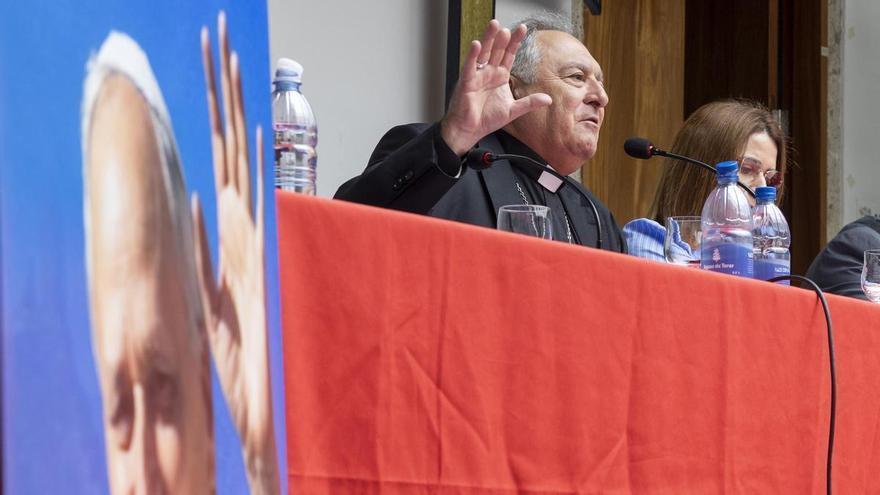 Vox Leader Abascal Clashes With Canary Islands Bishop Over Migrant Policy