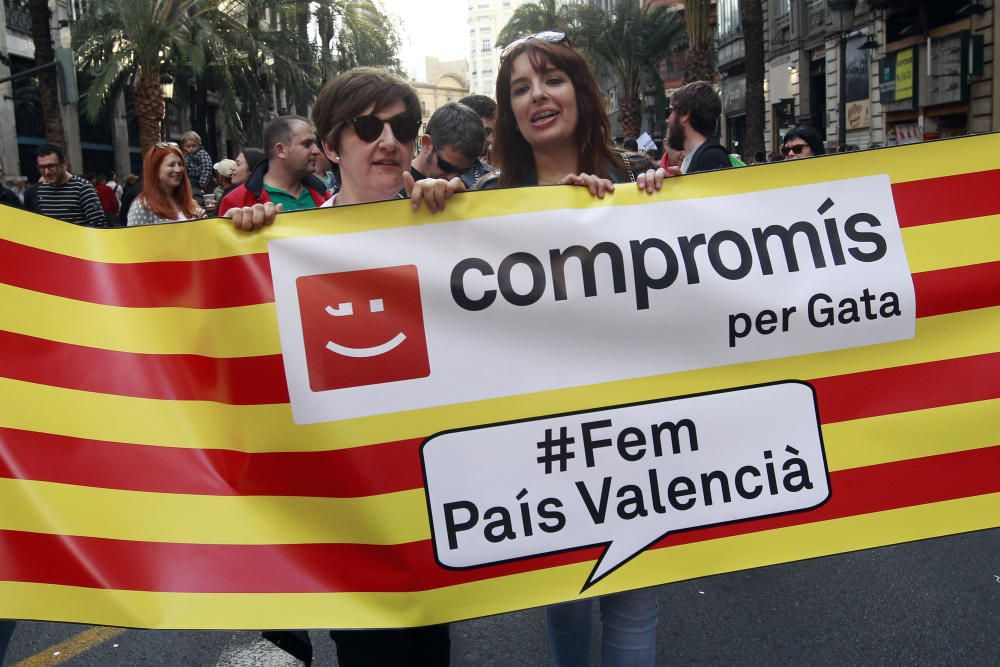 Manifestación en Valencia con motivo del 25 d'Abril