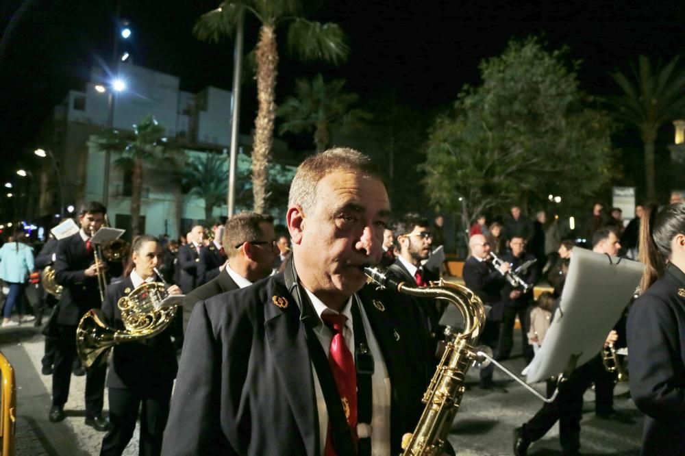 Miles de personas contemplaron el paso de las imágenes de las seis cofradías que participan en Lunes Santo