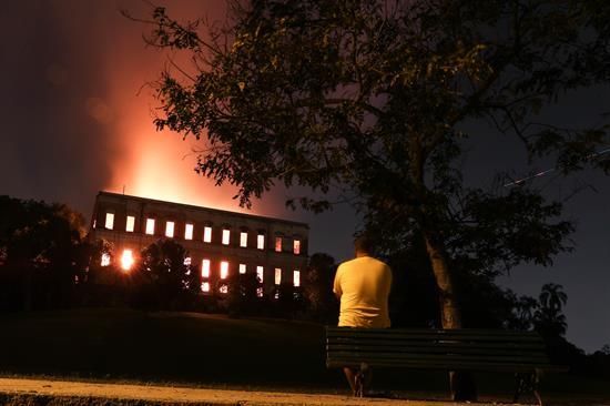 Un incendio consume el Museo Nacional de Río de Janeiro