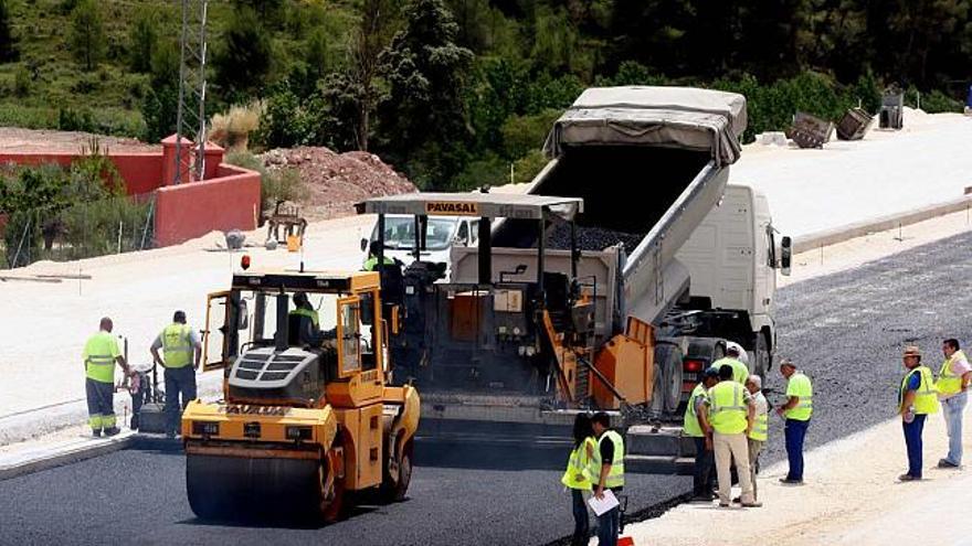 Los trabajos de asfaltado de este tramo de la autovía central se iniciaron el pasado viernes desde la zona de Cocentaina y estarán acabados en 11 semanas