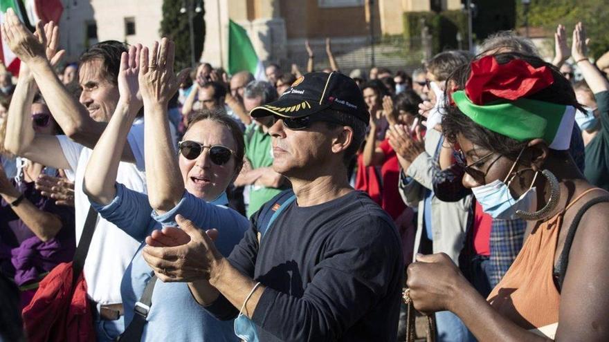 Los antimascarilla se manifiestan en Roma: &quot;la pandemia no existe&quot;