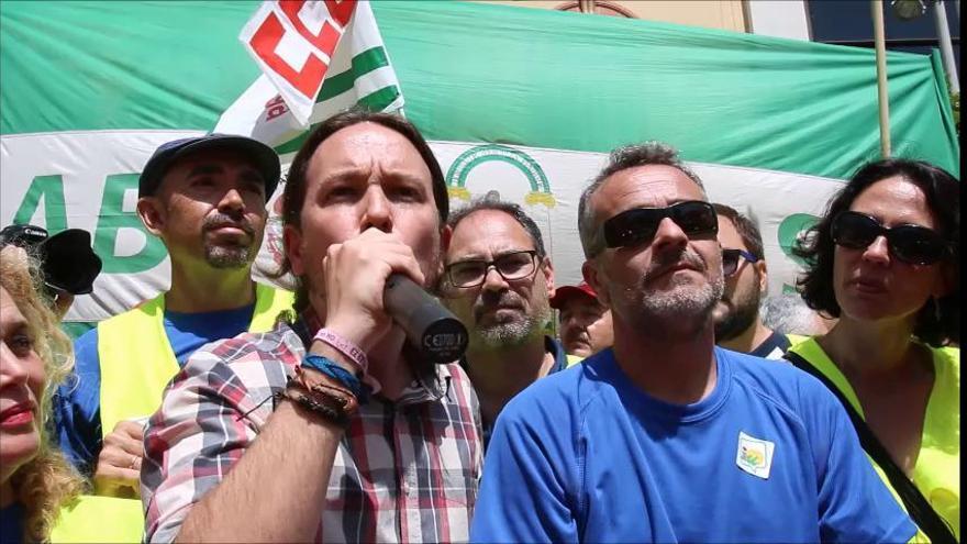 Pablo Iglesias apoya a los bomberos de Málaga