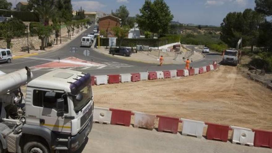 Las obras de la futura rotonda en el acceso principal a Vallés, iniciadas hace dos semanas.