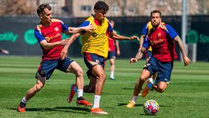 El Barça se entrena en una semana clave para su temporada con choques contra el PSG y el Madrid