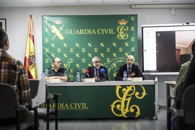 GALERÍA | Así fue el inicio de las Jornadas Contra el Delito de Odio en la comandancia de la Guardia Civil de Cáceres