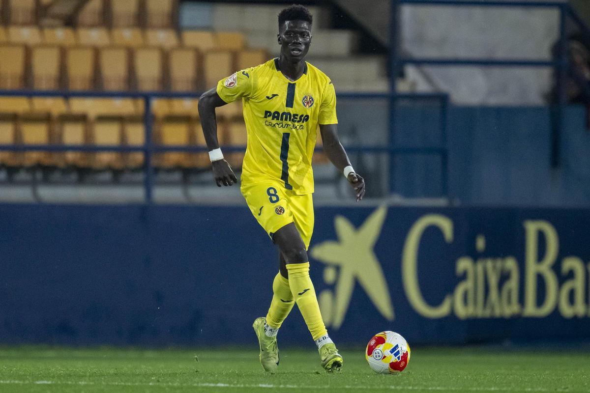 Alassane Diatta, mediocentro de 20 años del Villarreal B.