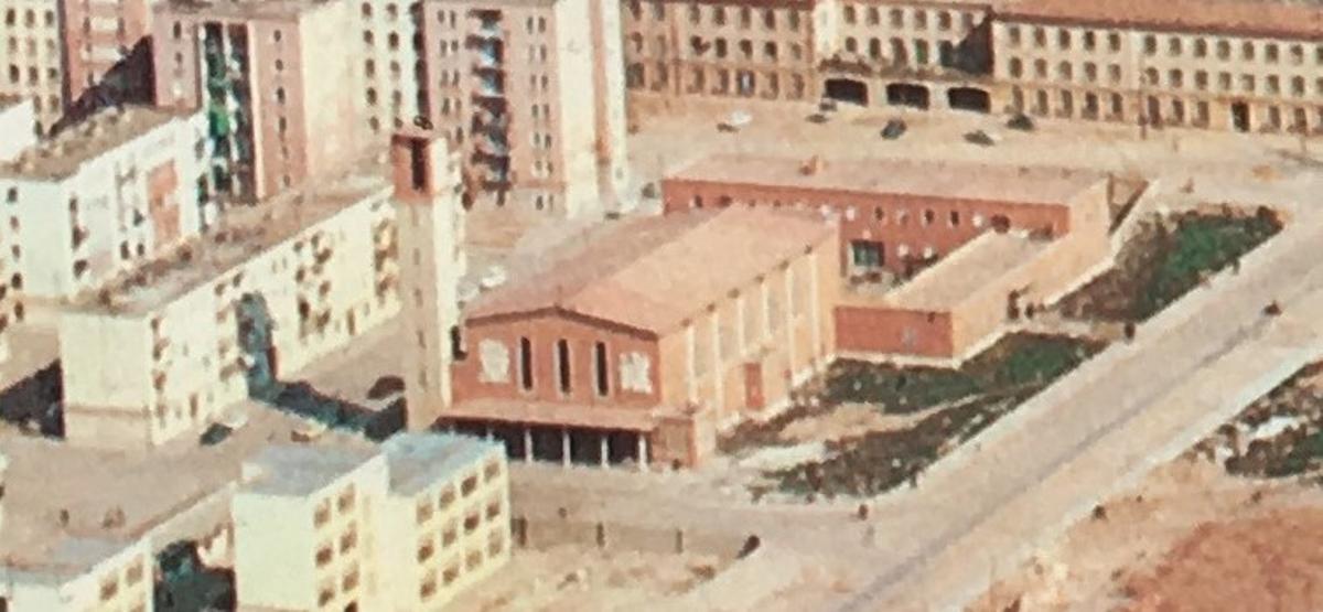 Al otro lado de Músico Ayllón vemos esta iglesia...