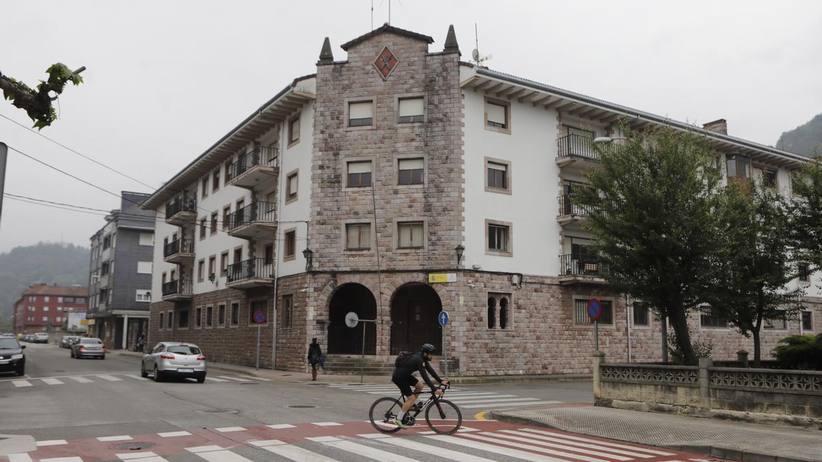 Cuartel de la Guardia Civil de Laviana.