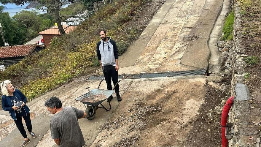 Adega, hosteleros y vecinos se suman a las quejas por las obras en Ons: «É unha chiringuitización dun Parque Nacional»