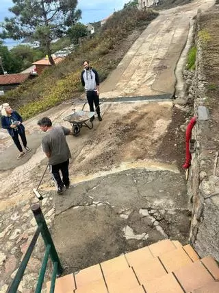 Adega, hosteleros y vecinos se suman a las quejas por las obras en Ons: «É unha chiringuitización dun Parque Nacional»