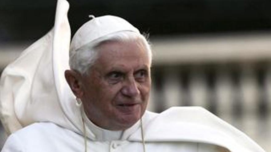 El Papa afirma que los sacerdotes deben tener una vida &quot;intachable&quot;