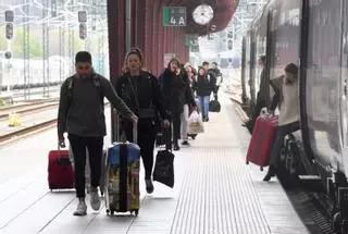 El precio del billete de tren desde A Coruña supera al de avión en varias jornadas del puente de diciembre