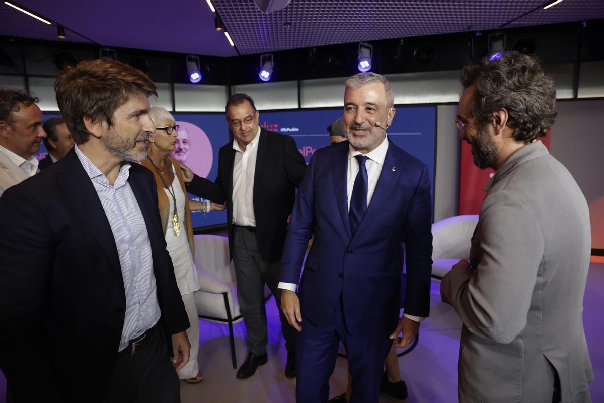 El alcalde de Barcelona, Jaume Collboni, con el consejero delegado de Prensa Ibérica, Aitor Moll, y el director general, Sergi Guillot, en el  Afterwork de El Periódico.