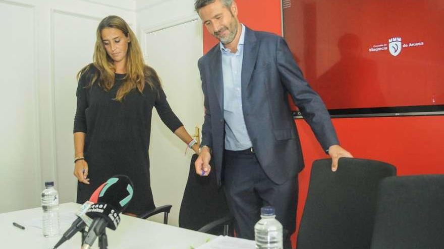 Paola María y Alberto Varela en la rueda de prensa de ayer. // Iñaki Abella