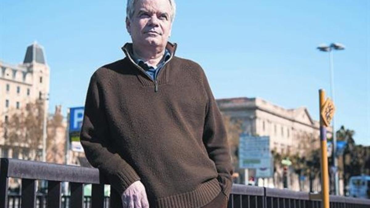 Frente a Correos 8 Pedro de la Prada, autor del libro sobre los telegrafistas barceloneses durane la guerra.