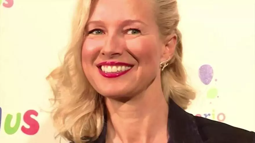 Anne Igartiburu y su original posado de promoción de las campanadas