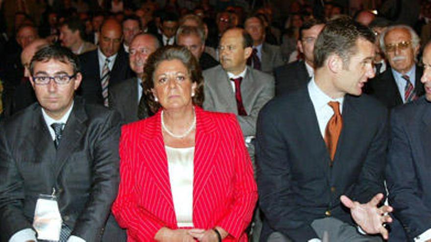 Esteban Gónzalez Pons, Diego Torres, Rita Barberá, Iñaki Urdangarin y Francisco Camps, en una imagen del Valencia Summit de 2005.