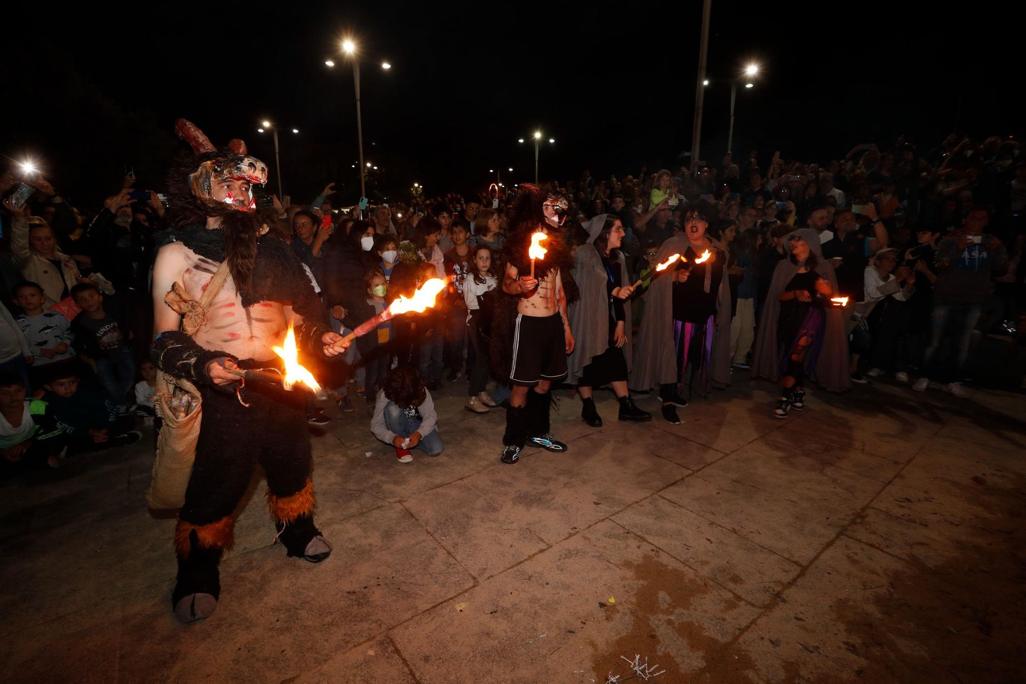 Miles de personas llenaron O Berbés durante la noche