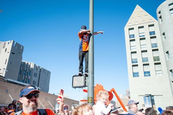 El espectacular recibimiento a los Broncos en Denver