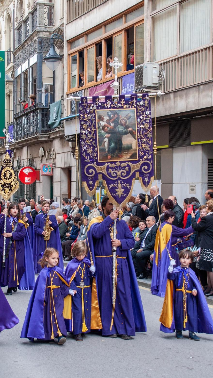 BERNARDO_El Gallardete de Jesús de Alcalá la Real, durante su procesión del Viernes Santo