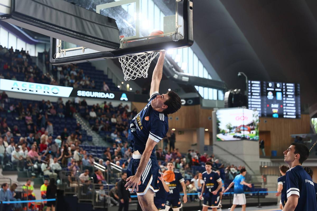 Fiesta del Alimerka Oviedo Baloncesto en casa culminada con victoria ante el Caja Rural Zamora (90-80)