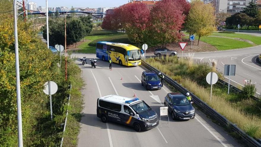 Dos formas de confinar tres ciudades