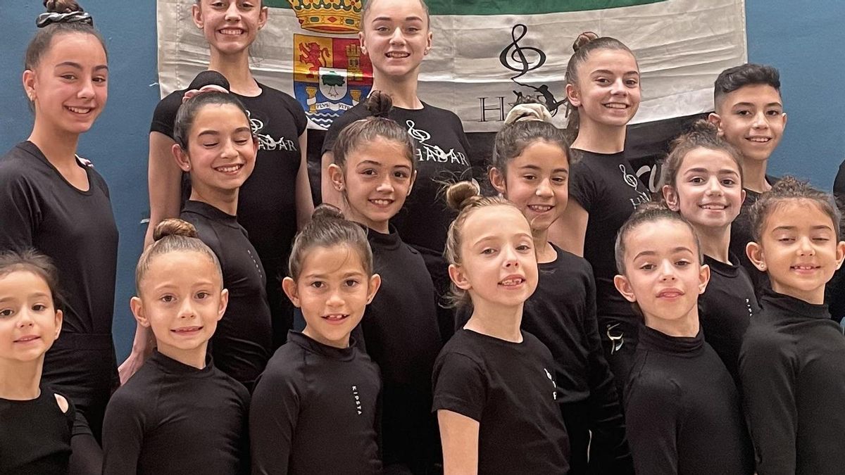 Gimnastas del Hadar, esta martes antes del entrenamiento.