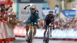 El gran Wout van Aert se exhibe en el horno granadino de la Vuelta