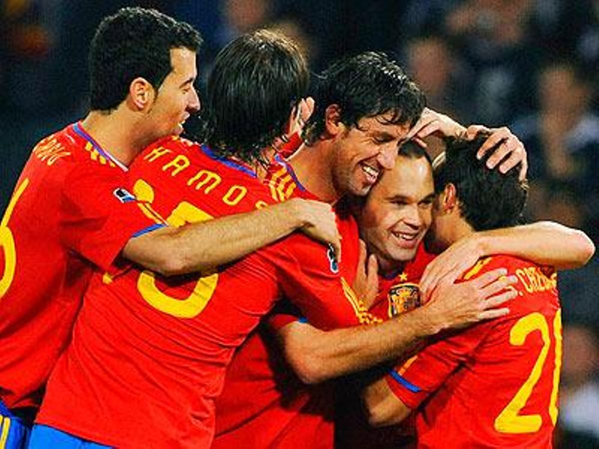 Després de la remuntada davant Escòcia (2-3), el centrecampista del Barça Andrés Iniesta considera que la selecció espanyola torna a estar en un bon moment. De la mateixa manera opina el seleccionador, Vicente del Bosque, que ha valorat positivament la mentalitat guanyadora dels jugadors.