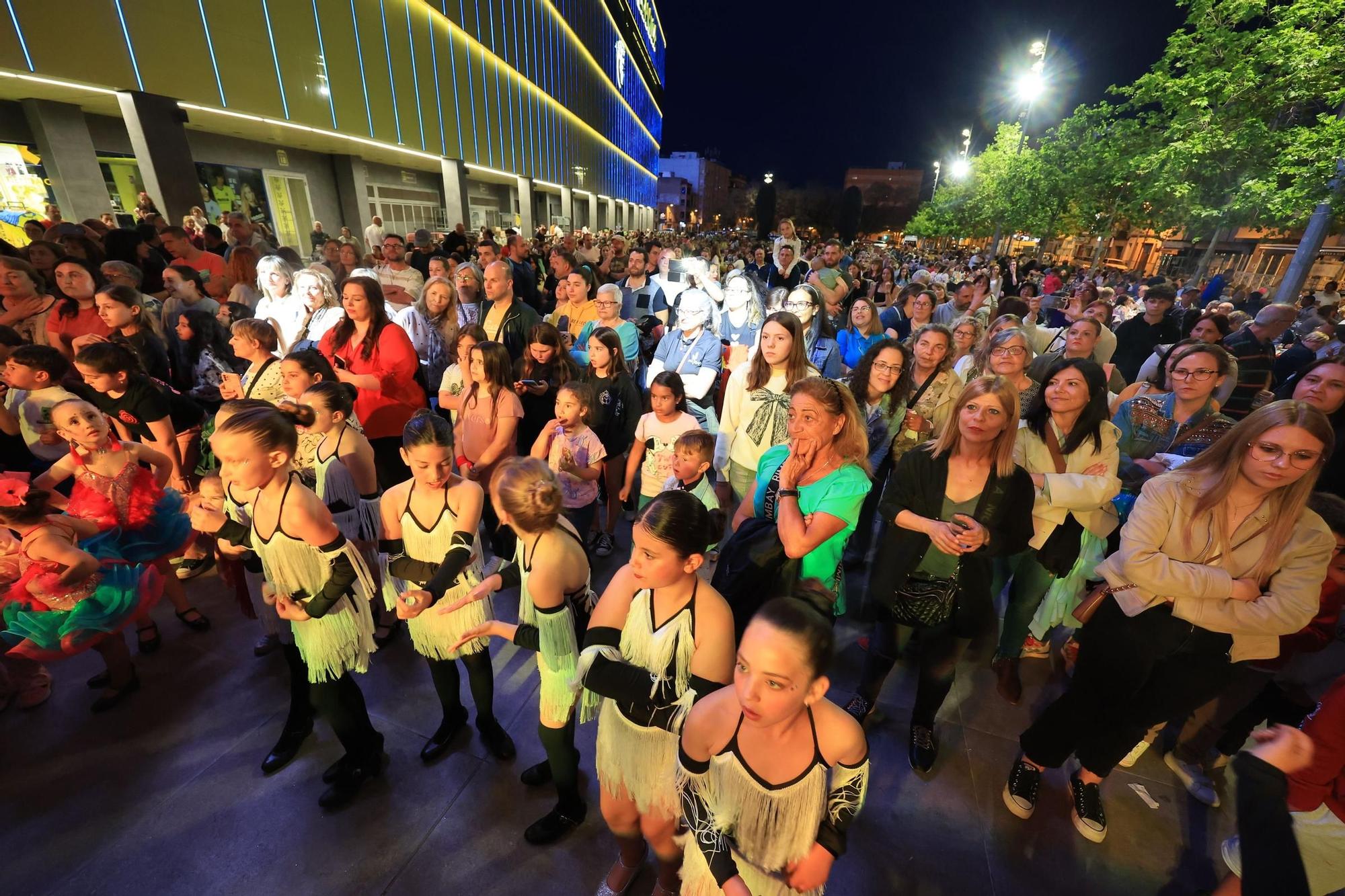 Búscate en la galería de fotos del Macrosopar de Veïns de las fiestas de Vila-real