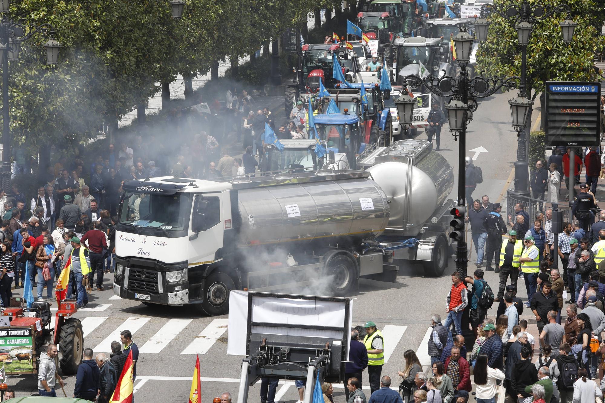 EN IMÁGENES: Así fue la tractorada de protesta del campo asturiano en Oviedo