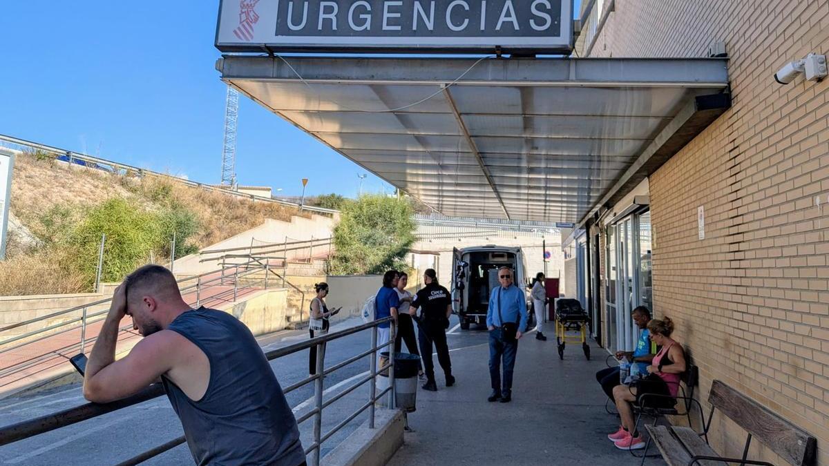 Usuarios esperando en Urgencias del Hospital de La Vila, en imagen de archivo
