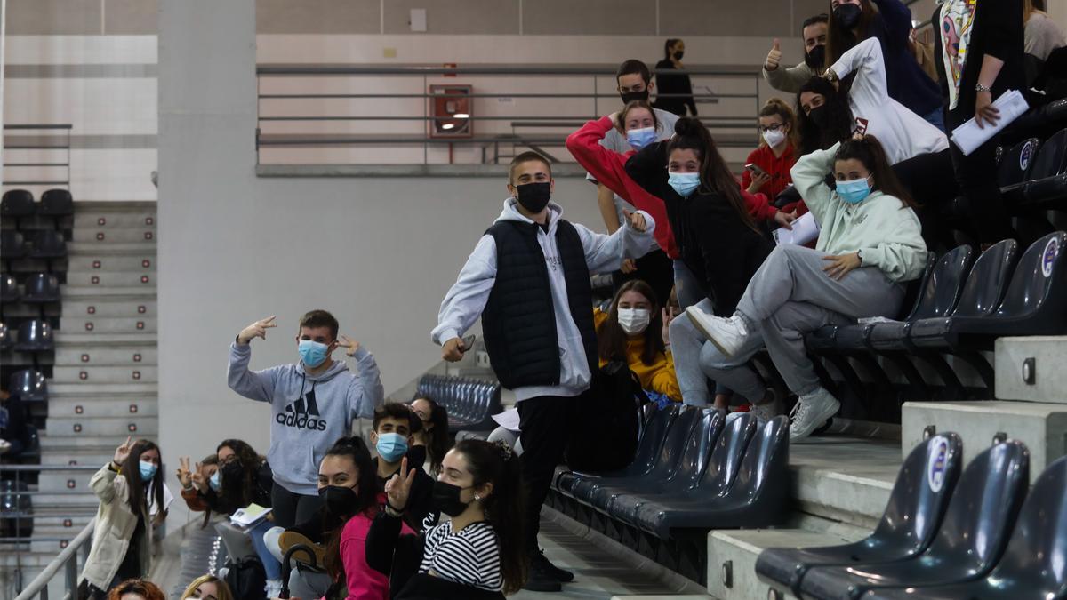 Alumnos de EBAU el año pasado, en el polideportivo del Quirinal.