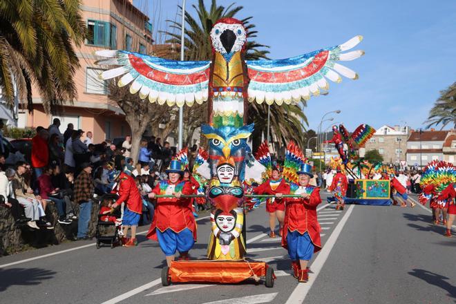 Multitudinario desfile de Carnaval entre Sanxenxo y Portonovo